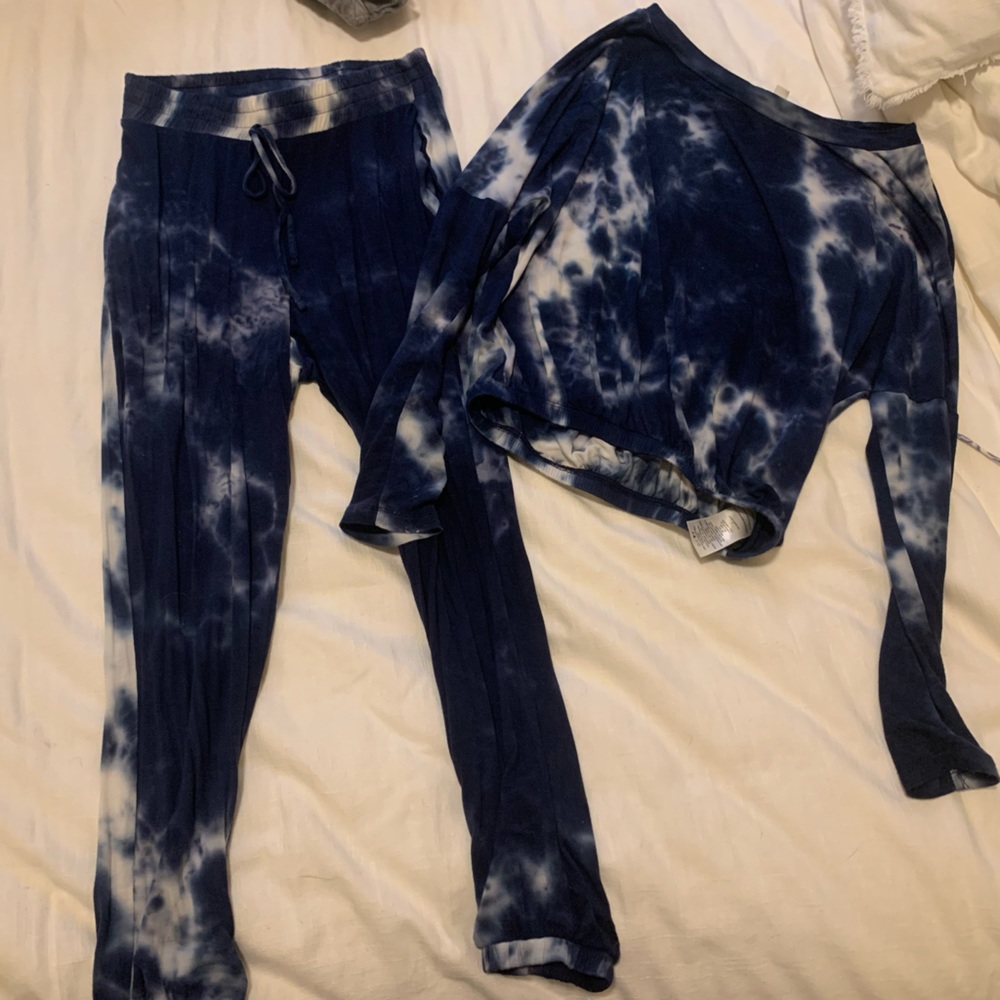 Tie die matching set